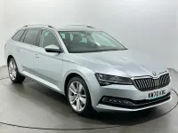 Usado Skoda Superb SE L 150 CV (110 kW) 2021 Plateado Familiar