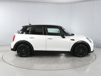 Usado Mini Cooper Classic 134 HP (98 kW) 2023 Branco Citadino
