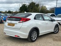 Begagnad Honda Civic SE 100 HK (73 kW) 2012 Vit Halvkombi