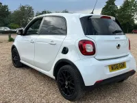 Used Smart ForFour 90 HP (66 kW) 2016 White Hatchback