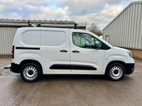 Used Vauxhall Combo Edition 100 HP (73 kW) 2019 White Van