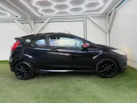 Second-hand Ford Fiesta Zetec 140 CP (102 kW) 2015 Negru Hatchback