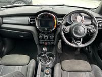 Used Mini Cooper Hatch 134 HP (98 kW) 2019 White Hatchback