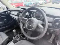 Used Mini Cooper Hatch 134 HP (98 kW) 2018 Red Hatchback