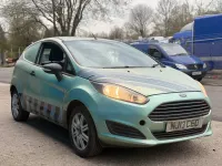 Usado Ford Fiesta 75 CV (55 kW) 2013 Turquesa Van