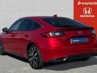 Begagnad Honda Civic Elegance 184 HK (135 kW) 2024 Röd Halvkombi