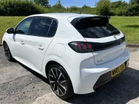 Used Peugeot 208 Allure 99 HP (72 kW) 2020 White Hatchback