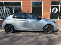 Usado Vauxhall Corsa-e Elite 100 kW (136 HP) 2022 Cinzento Citadino