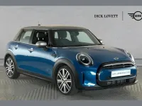 Begagnad Mini Cooper Exclusive 134 HK (98 kW) 2023 Blå Halvkombi