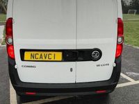 Used Vauxhall Combo S 105 HP (77 kW) 2016 White Van