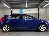 Used Ford Focus Zetec 105 HP (77 kW) 2014 Blue Hatchback