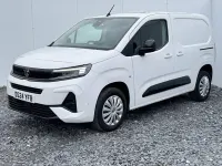 Second-hand Vauxhall Combo S 130 CP (95 kW) 2024 Alb Monovolum