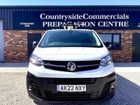 Second-hand Vauxhall Vivaro 100 CP (73 kW) 2022 Alb Monovolum