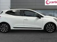 Used Renault Clio Evolution 145 HP (106 kW) 2022 White Hatchback
