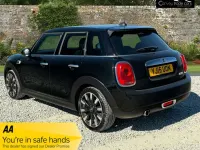 Begagnad Mini Cooper Hatch 136 HK (100 kW) 2015 Svart Halvkombi