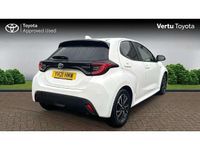 Used Toyota Yaris Hybrid Design 116 HP (85 kW) 2021 White Hatchback
