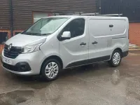 Używany Renault Trafic 2019 Srebrny Minivan