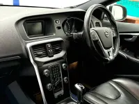 Używany Volvo V40 R-Design 152 KM (111 kW) 2018 Biały Hatchback