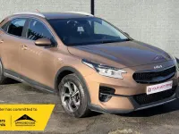 Usado Kia XCeed 118 HP (86 kW) 2022 Castanho SUV