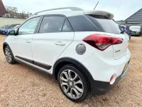 Used Hyundai i20 Active 100 HP (73 kW) 2016 White Hatchback