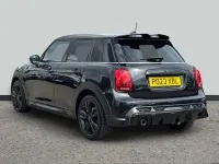 Usado Mini Cooper Hatch 134 CV (98 kW) 2023 Negro Utilitario
