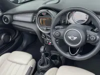 Usado Mini Cooper 134 HP (98 kW) 2016 Prateado Citadino