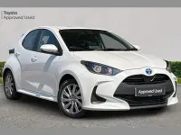 Used Toyota Yaris 116 HP (85 kW) 2023 Platinum white pearl Hatchback