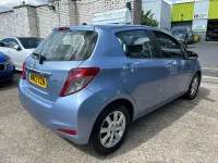 Used Toyota Yaris 99 HP (72 kW) 2012 Blue Hatchback
