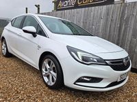 Used Vauxhall Astra SRi 110 HP (80 kW) 2017 White Hatchback