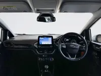 Usado Ford Fiesta Zetec 85 HP (62 kW) 2018 Prateado Citadino