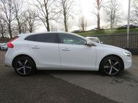 Used Volvo V40 R-Design 122 HP (89 kW) 2017 White Hatchback