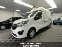 Usado Vauxhall Vivaro 125 HP (91 kW) 2019 Branco Monovolume