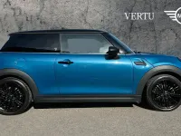 Usado Mini Cooper Exclusive 136 CV (100 kW) 2022 Azul Utilitario