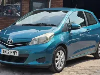 Used Toyota Yaris 99 HP (72 kW) 2012 Turquoise Hatchback