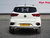 Używany MG ZS Exclusive 111 KM (81 kW) 2023 Biały SUV