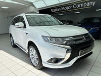 Used Mitsubishi Outlander 200 HP (147 kW) 2016 White SUV