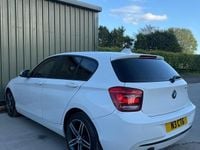 Begagnad BMW 116 Sport Line 2014 Vit Halvkombi