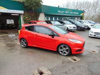 Used Ford Fiesta Zetec 140 HP (102 kW) 2015 Red Hatchback
