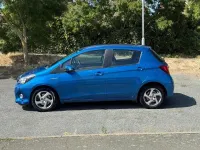 Used Toyota Yaris 101 HP (74 kW) 2015 Blue Hatchback
