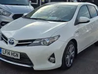 Usado Toyota Auris Hybrid 136 HP (100 kW) 2014 Branco Carrinha