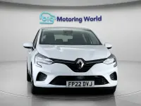 Used Renault Clio Iconic 90 HP (66 kW) 2022 White Hatchback