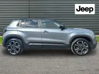 Begagnad Jeep Avenger Summit 114 kW (156 HK) 2024 Grå SUV