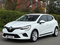 Used Renault Clio V Play 90 HP (66 kW) 2022 White Hatchback