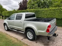 Usado Toyota HiLux 171 CV (125 kW) 2014 Plateado Pickup/Camioneta