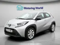 Usado Toyota Aygo X PURE 71 HP (52 kW) 2023 Prateado SUV