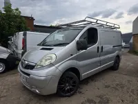 Gebraucht Vauxhall Vivaro Sportive 115 PS (84 kW) 2008 Silber Van / Kleinbus
