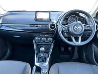 Usado Mazda 2 75 HP (55 kW) 2022 Branco Citadino