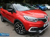 Used Renault Captur Dynamique 90 HP (66 kW) 2017 Flame red with diamond black roof SUV