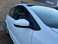 Used VW Polo SE 75 HP (55 kW) 2015 White Hatchback
