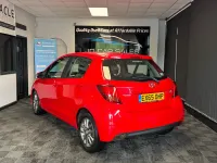 Used Toyota Yaris 90 HP (66 kW) 2015 Red Hatchback